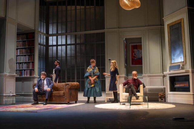 El_Teatre_Principal_de_Castello_presenta_dos_espectaculos_familiares_Copiar_y_La_ratonera.jpg