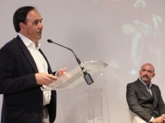 El president Pérez Llorca destaca la defensa del arte con la presentación del libro ‘El Evangelio según Caravaggio’
