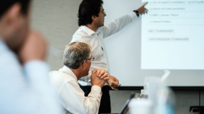 La adopción de IA en empresas necesita estrategia, supervisión y trazabilidad
