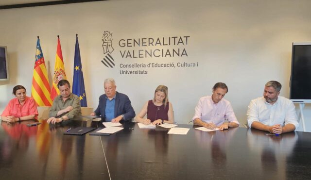 La_Conselleria_de_Educacion_alcanza_un_acuerdo_para_mejorar_las_condiciones_laborales_del_profesorado_en_Valencia.jpg