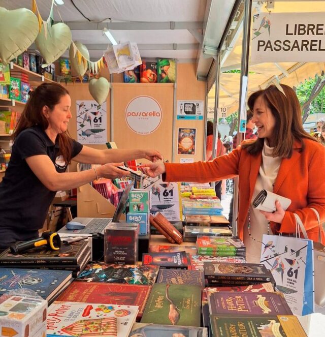 La_Generalitat_Reitera_su_Compromiso_con_el_Sector_del_Libro_en_la_Fira_de_Valencia.jpg