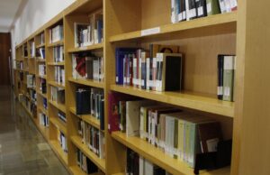 La Generalitat Valenciana entrega mil libros a bibliotecas para promover la cultura local
