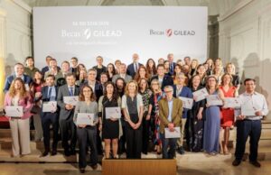 Gilead homenajea a María Buti por su contribución a la investigación hepática