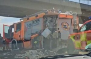 VÍDEO | Un camión embiste a un vehículo de bomberos cuando acudía a una emergencia en Valencia