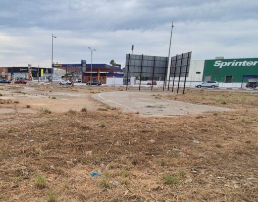 “Queremos un parque, no un vertedero”: el grito de un barrio de Alzira