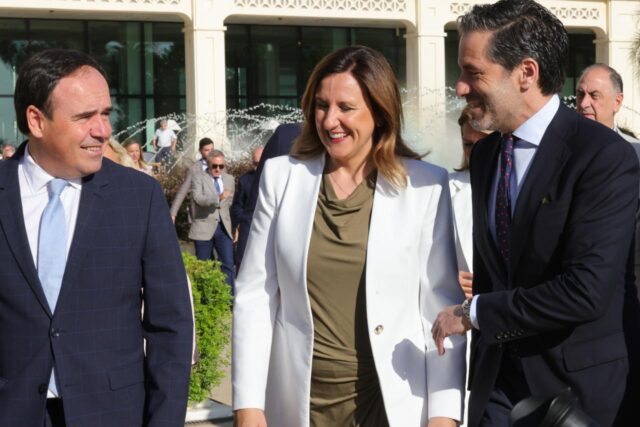El_President_de_la_Generalitat_asiste_a_la_conferencia_de_la_alcaldesa_de_Valencia_Maria_Jose_Catala_en_el_Forum_Nueva_Economia.jpg