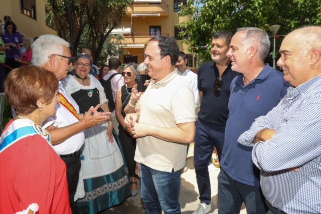 El_president_Perez_Llorca_inaugura_la_festividad_en_la_Residencia_de_Ferroviarios_de_Sant_Joan_dAlacant.jpg
