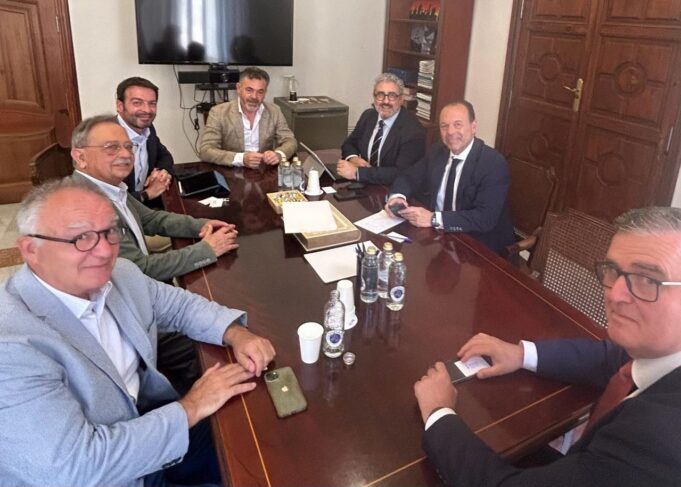 José Díez se reúne con representantes de INNOCONSTRUC para fomentar la innovación en la construcción