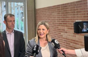 La Conselleria de Educación y sindicatos alcanzan un acuerdo sobre la jubilación parcial del profesorado