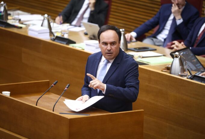 Los presupuestos de 2026 de la Generalitat priorizan políticas sociales y la atención a jóvenes y familias, según Pérez Llorca