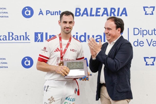 Perez_Llorca_destaca_el_apoyo_institucional_a_la_pilota_en_la_final_del_Campeonato_Individual.jpg