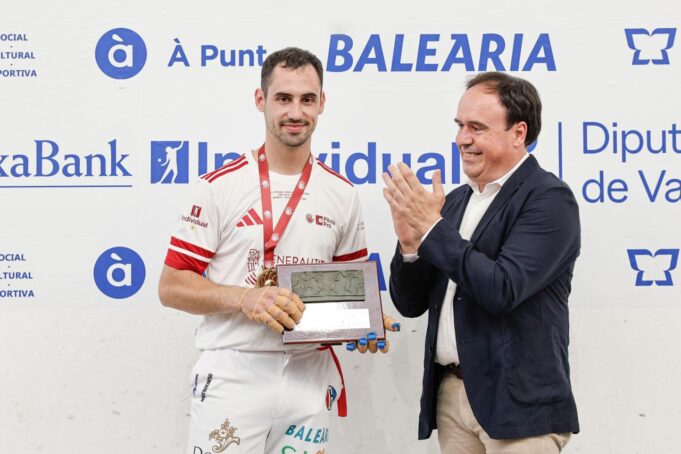 Pérez Llorca destaca el apoyo institucional a la pilota en la final del Campeonato Individual