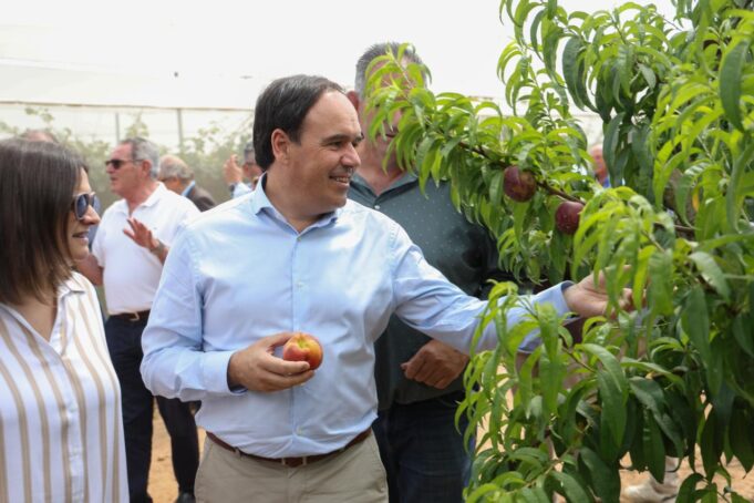 Pérez Llorca presenta la mayor convocatoria de ayudas para modernizar explotaciones agrarias en la Comunitat Valenciana, dotada con 50 millones de euros