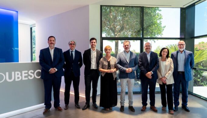 Visita de José Díez y Marián Cano a las instalaciones de Ubesol en Atzeneta d’Albaida