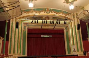 El Gran Teatre de Alzira: las grietas detrás del escaparate cultural