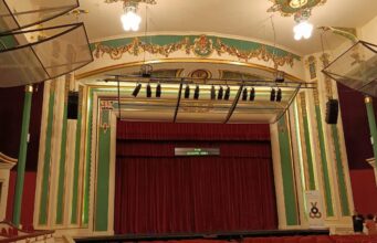 El Gran Teatre de Alzira: las grietas detrás del escaparate cultural