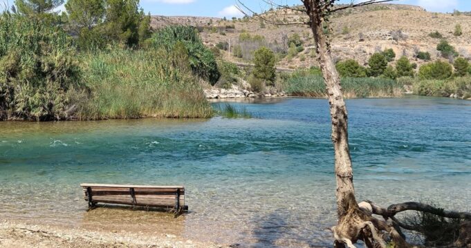 Conmoción en Alfarb por la muerte de un joven mientras se bañaba en el Xúquer