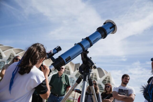 El_Museu_de_les_Ciencies_celebra_una_observacion_solar_y_ofrece_una_conferencia_sobre_eclipses.jpg