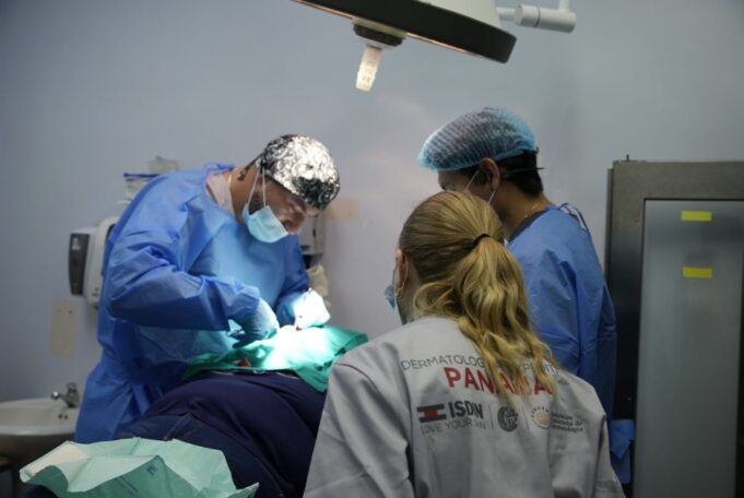 ISDIN intensifica la prevención del cáncer de piel en Panamá mediante una nueva expedición médica