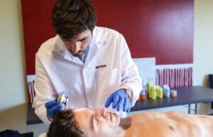 El Movistar Team apuesta por la prevención del cáncer de piel con ISDIN