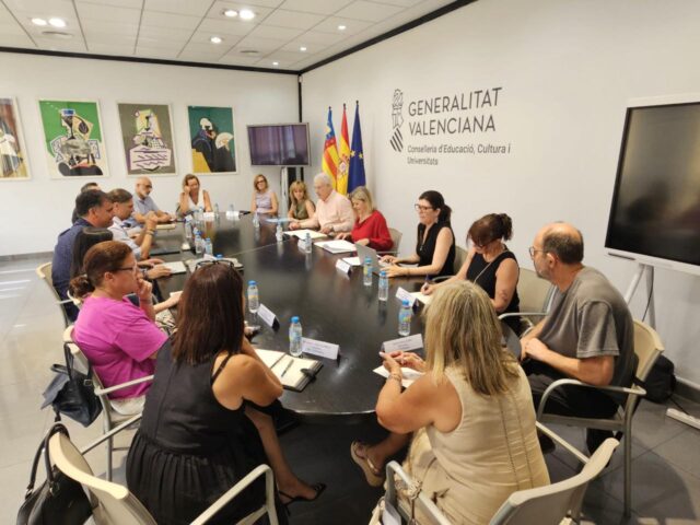 La_Conselleria_de_Educacion_Establece_la_Nueva_Mesa_de_Directores_en_la_Comunitat_Valenciana_y_Presenta_Equipos_de_Apoyo_Territoriales.jpg