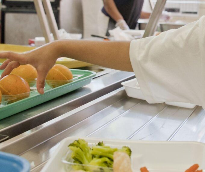 La Conselleria de Educación destinara 78 millones de euros para ayudas de comedor y transporte escolar en el curso 2026-2027