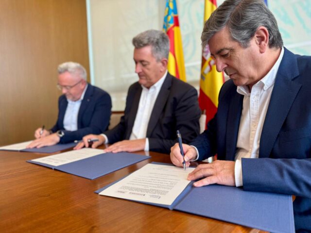 La_Generalitat_de_Valencia_suscribe_un_acuerdo_para_mejorar_la_gestion_del_reciclaje_de_envases_de_vidrio.jpg