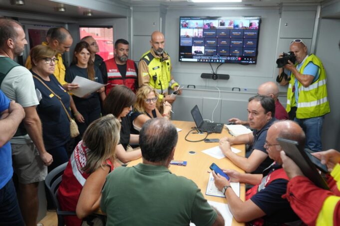 La Generalitat prorroga las medidas de confinamiento y evacuación ante el incendio forestal en la Vall d’Uixó