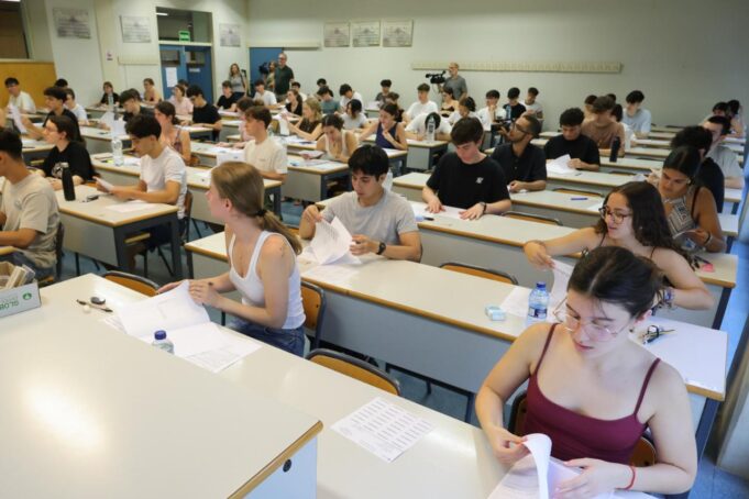 Las notas de corte para grados universitarios en la Comunidad Valenciana descienden hasta 0,373 puntos en la segunda adjudicación