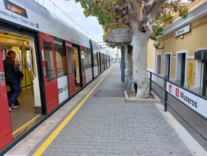 Metrovalencia ampliará el servicio nocturno para facilitar la movilidad durante la Cabalgata de Disfraces en Museros
