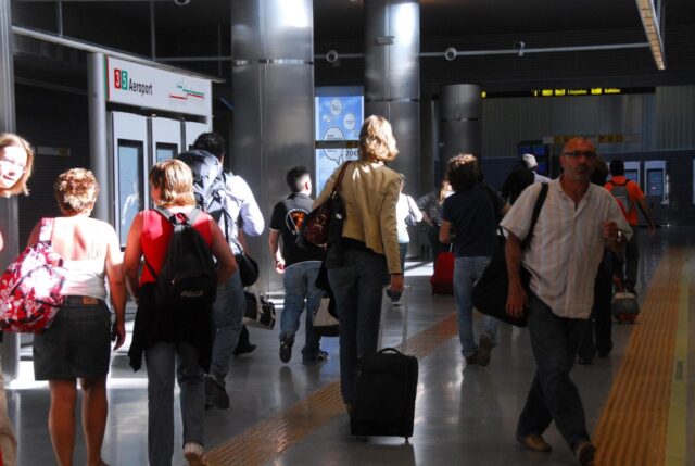 Metrovalencia_inicia_renovacion_de_la_via_entre_Aeroport_y_Quart_de_Poblet_alterando_el_servicio_nocturno.jpg