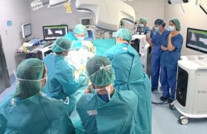 Quirónsalud incorpora el robot VELYS para mejorar la cirugía protésica de rodilla