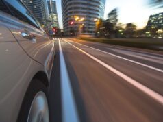TÜV SÜD pide evitar distracciones al volante durante el eclipse solar