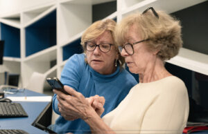 Cerca de 270 personas mayores se han formado con el proyecto Competencias Digitales +60 en Valencia