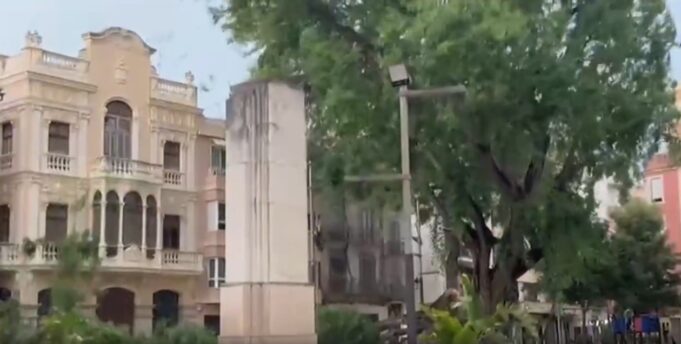 VÍDEO | Una tormenta exprés sacude Alzira y deja daños por varios barrios