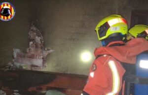 Un incendio en una vivienda de Algemesí obliga a intervenir durante horas