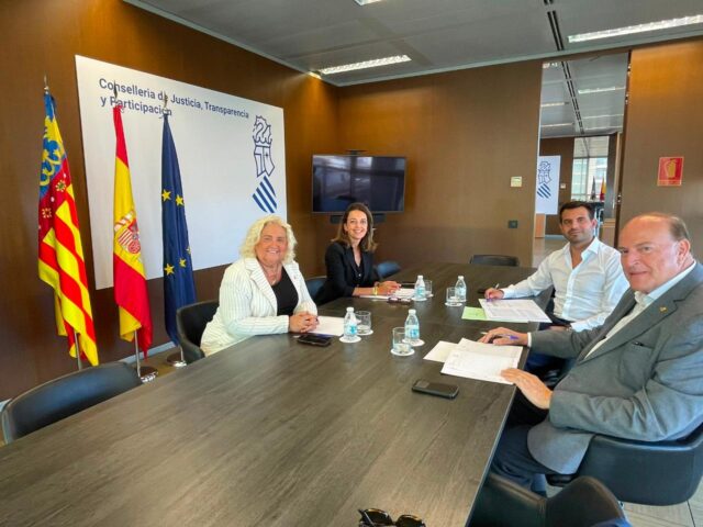 El_Ayuntamiento_de_Valencia_y_la_Conselleria_de_Justicia_fomentan_la_resolucion_extrajudicial_de_conflictos_con_nuevos_servicios.jpg