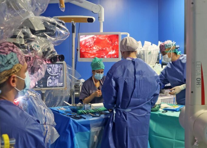 El Hospital General de València alcanza más de 50 craneotomías en pacientes despiertos con un enfoque multidisciplinar