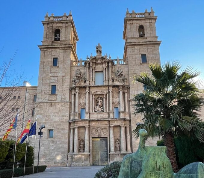 La Biblioteca Valenciana Anuncia la Programación de Clubs de Lectura para la Temporada 2026-2027