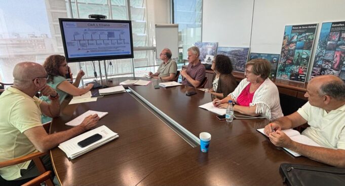 La Generalitat de Valencia trabaja en una solución consensuada para el paso a nivel de Metrovalencia en l’Eliana