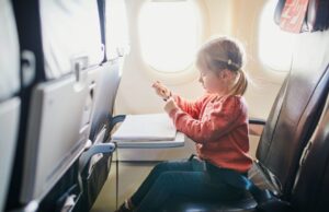 Cinco consejos de easyJet para disfrutar de un viaje en avión en familia