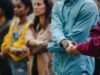 La mentoría social neutraliza el impacto del racismo en la soledad