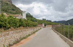 Alzira, conmocionada por la muerte de una niña tras derrumbarse un pilar en La Casella