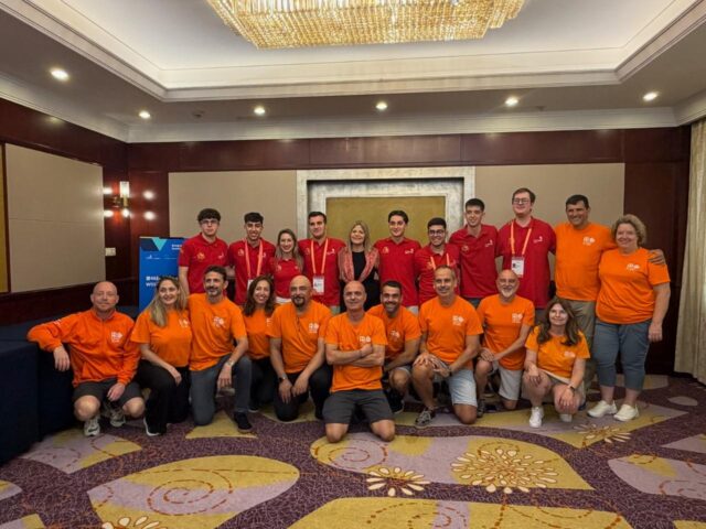 Carmen_Orti_visita_al_equipo_valenciano_que_competira_en_los_WorldSkills_de_China.jpg