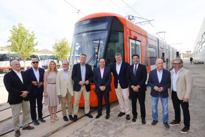 El Consell invierte 140 millones de euros en modernos tranvías para la Comunidad Valenciana, en contraste con trenes antiguos