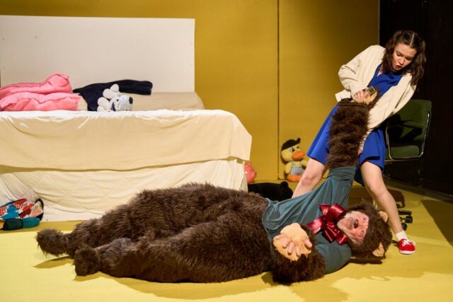 El_Teatro_Rialto_inaugara_octubre_con_el_estreno_de_Tristesa_i_alegria_en_la_vida_de_les_girafes_de_Bullanga_Companyia_de_Teatre.jpg