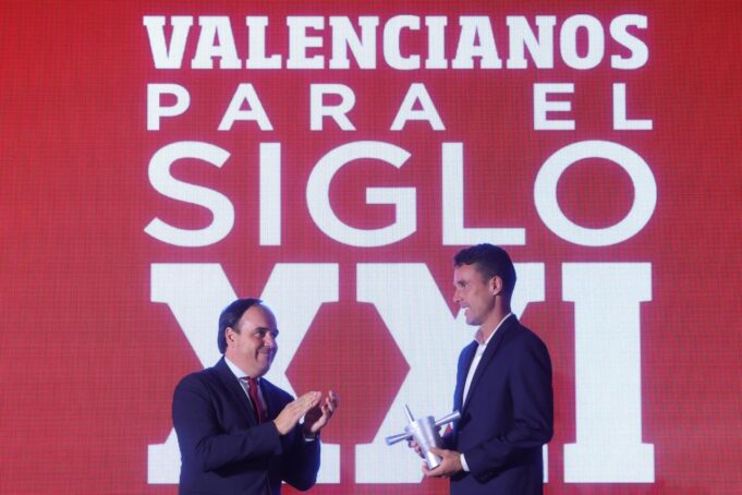 Juanfran Pérez Llorca reconoce al tenista Roberto Bautista con un premio de la Comunitat Valenciana