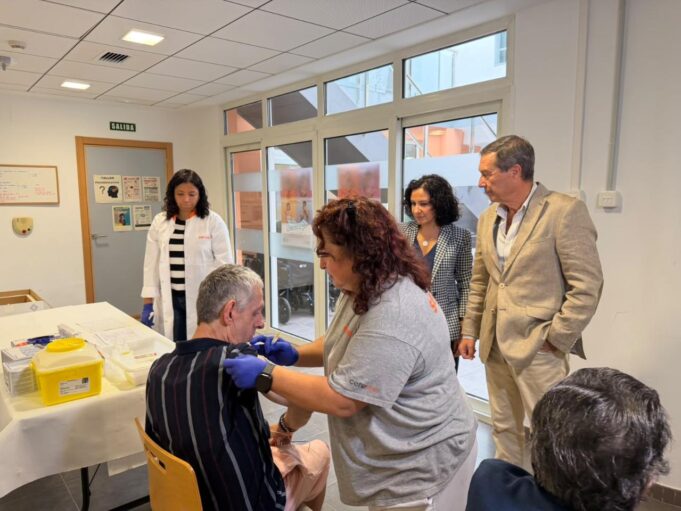 La Generalitat inicia la campaña de vacunación para proteger a 29.400 mayores en la Comunitat Valenciana