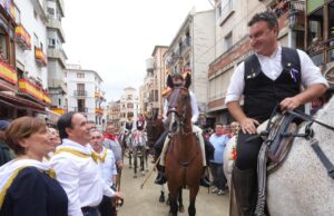 Pérez Llorca Defiende la Tradición de la Entrada de Toros y Caballos en Segorbe