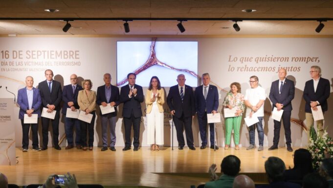 Pérez Llorca reafirma el compromiso de no olvidar a las víctimas del terrorismo en su conmemoración